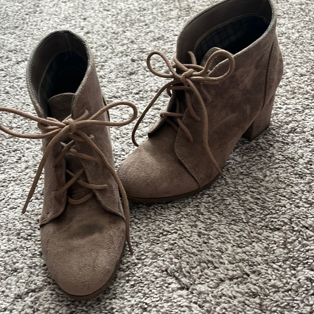 5.5 Madden Girl taupe lace up booties